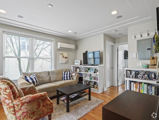 Building Photo - 104 D St Unit 2 Rental