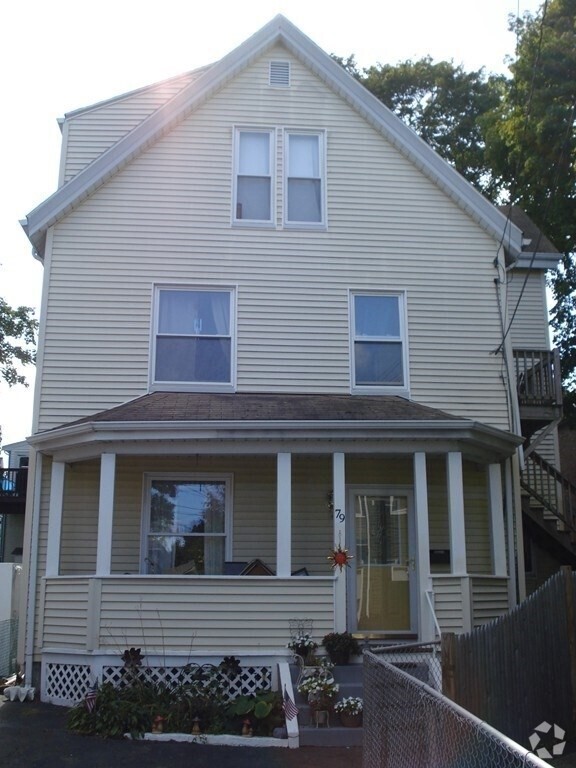 Building Photo - 79 Cushing St Rental