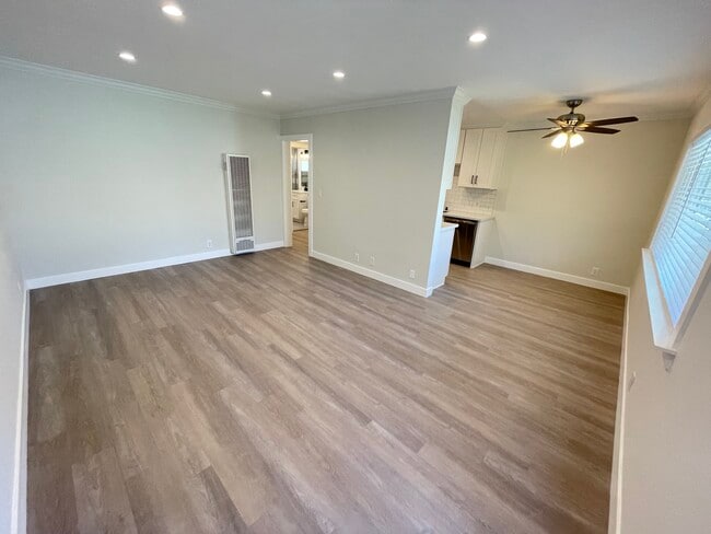 Building Photo - 1549 S. Westgate Ave. Rental