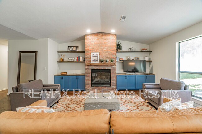 2549 E Lancer St