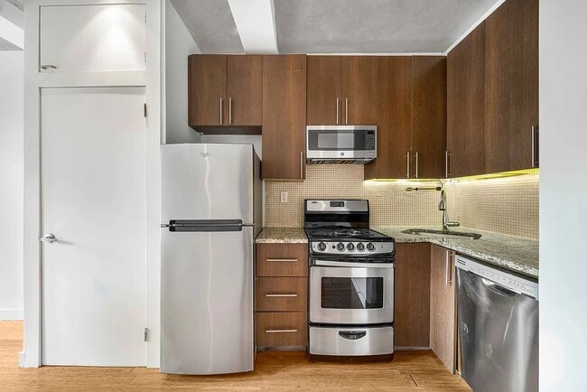 Photo - 135 Christopher St Unidad 2C