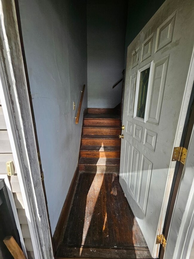 Photo - Upper 2 bedroom unit