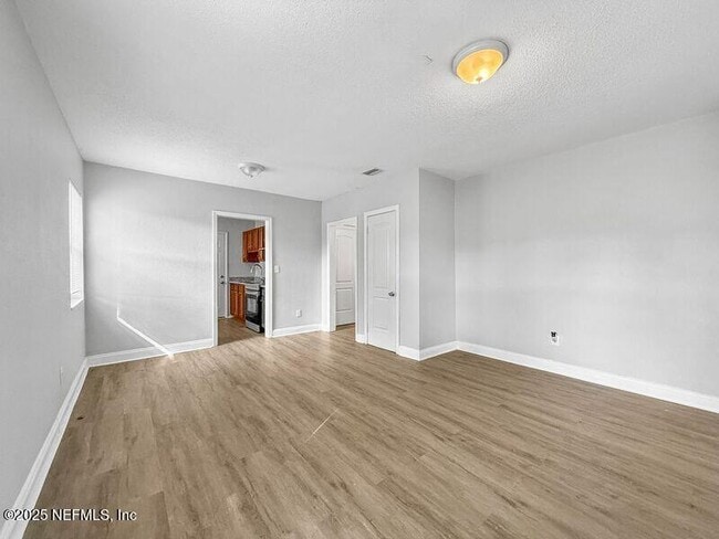 Photo - 620 Comet St