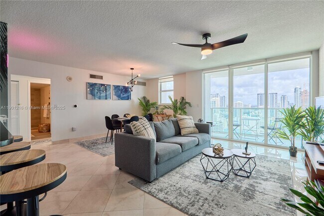 Building Photo - 31 SE 5th St Unit 3201