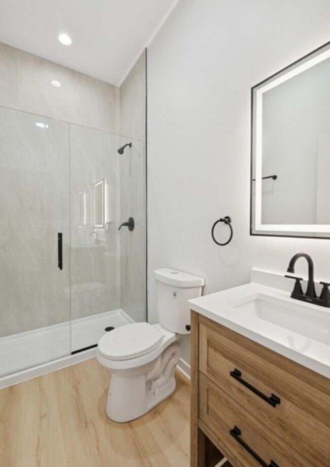 Photo - Modern and Luxurious 3b/2b Apartment in Humboldt Park Unit 1