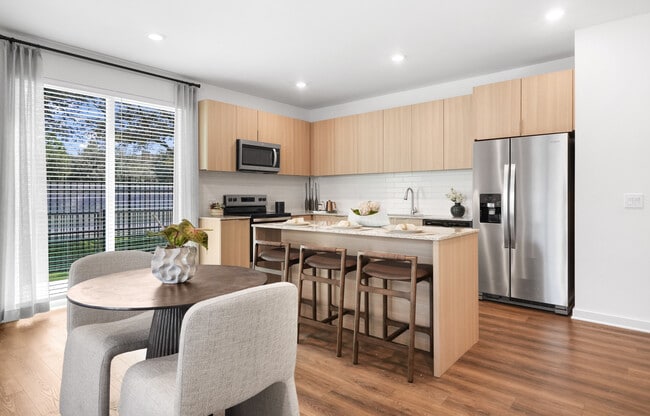 Photo - Hanover Lakemont