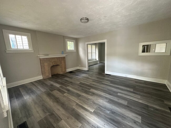 Photo - 722 Delhi Ave