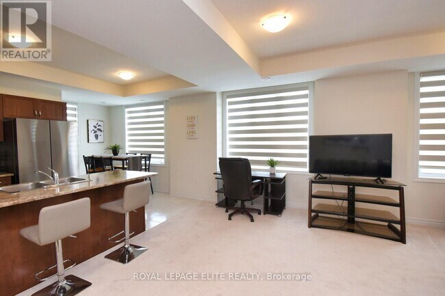 Photo - 383 Dundas St E