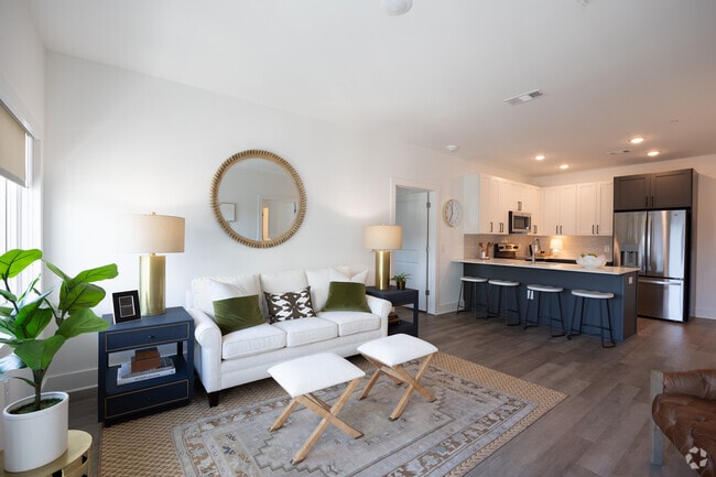 2B, 2 BA - 1004SF