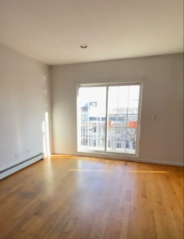 Photo - 20-10 Steinway St