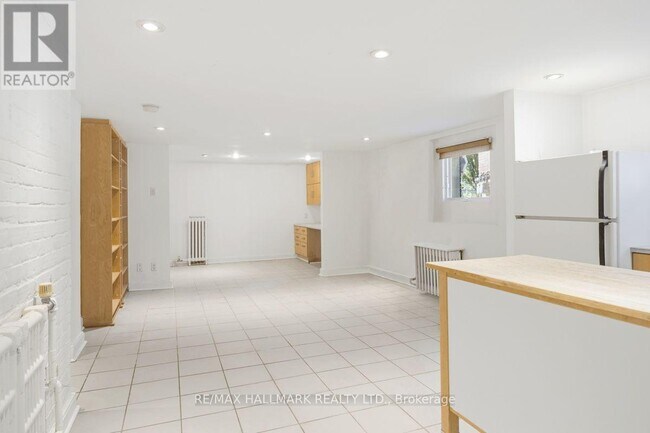 Photo - 321 Palmerston Blvd
