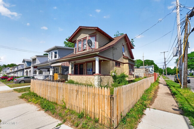 Building Photo - 27 McKinley St