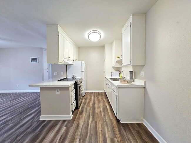 Photo - Parklane Apartments