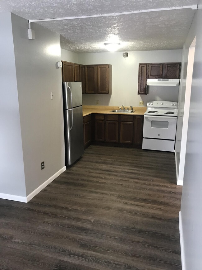 Photo - 548 Cambria Ave Unit B
