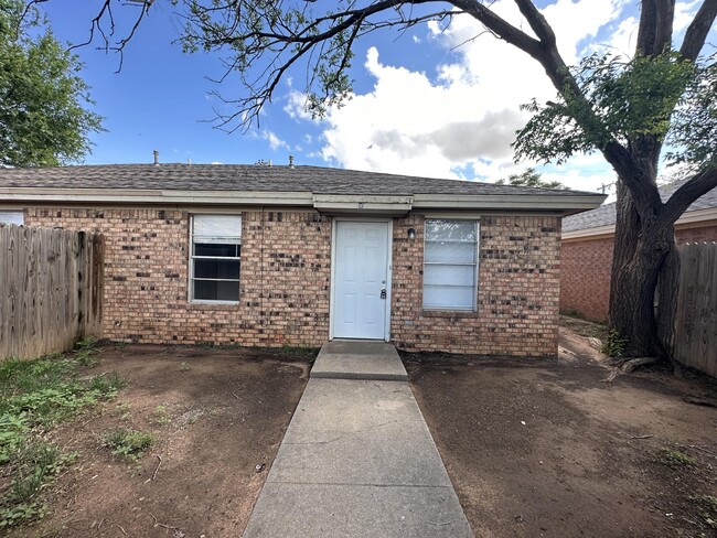 Photo - 2103 S Loop 289 Townhome