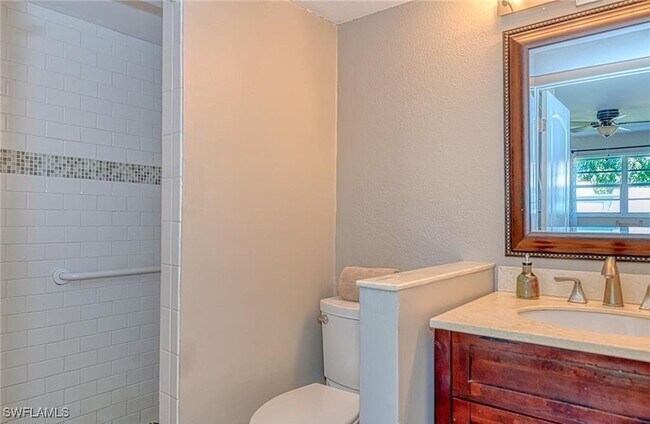 Building Photo - 4290 Gulfstream Dr Unit 5