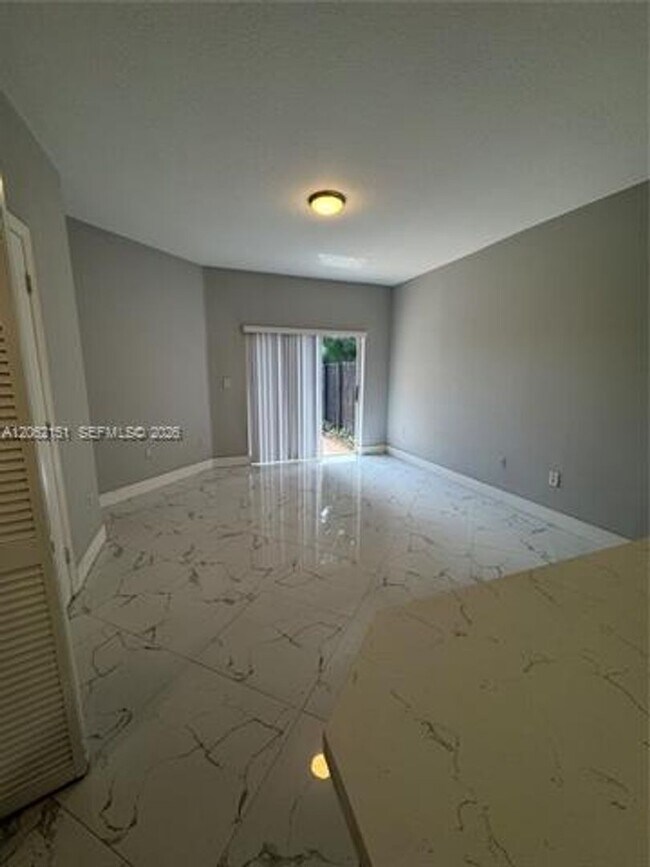 8360 NW 10th St