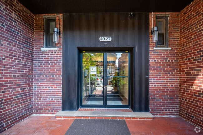 Photo - 40-37 77th St