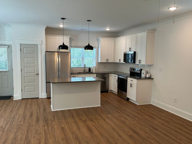 Photo - 260 Griffeth St