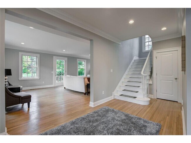 Photo - 2056 Summit Ave