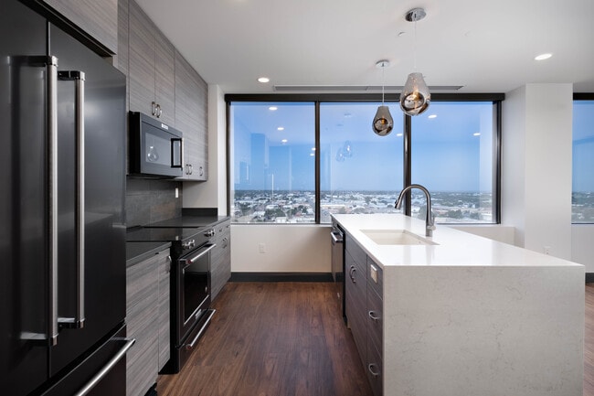 Residence at 600