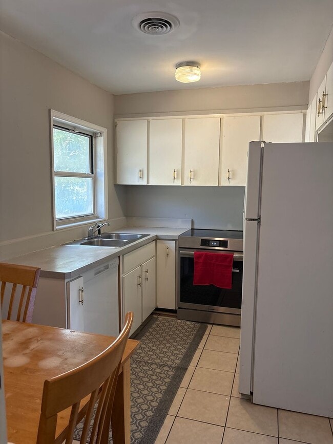 Photo - Charming 2 Bedroom Home on a Spacious Corner Lot — Orlando, FL