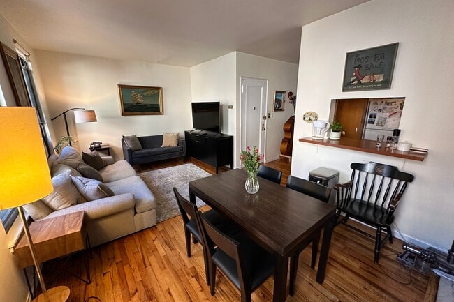 Building Photo - 363 W 22nd St Rental