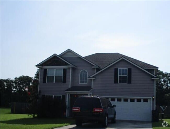 Building Photo - 2 Story Home in Ray City!