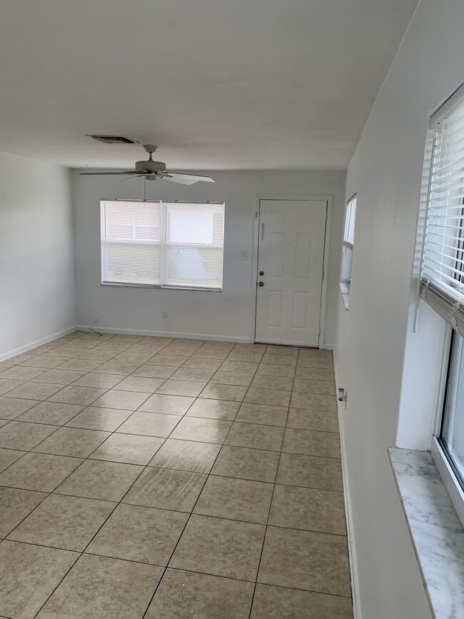Building Photo - 623 92nd Ave N Rental