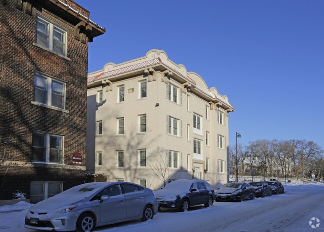 Photo - Martinique (2880 James Ave)