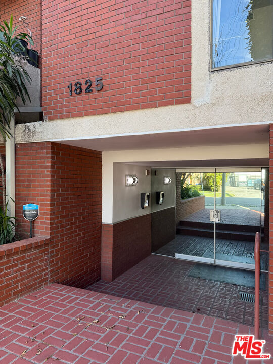 Photo - 1825 Midvale Ave Unidad 202