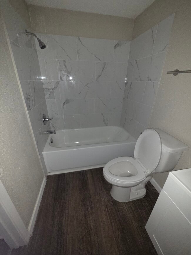 Large Studio Bath - Blue Sky Ranch