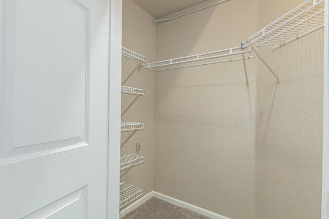 Building Photo - Exquisite 2-bedroom, 2-bathroom condo inParker Unit 103