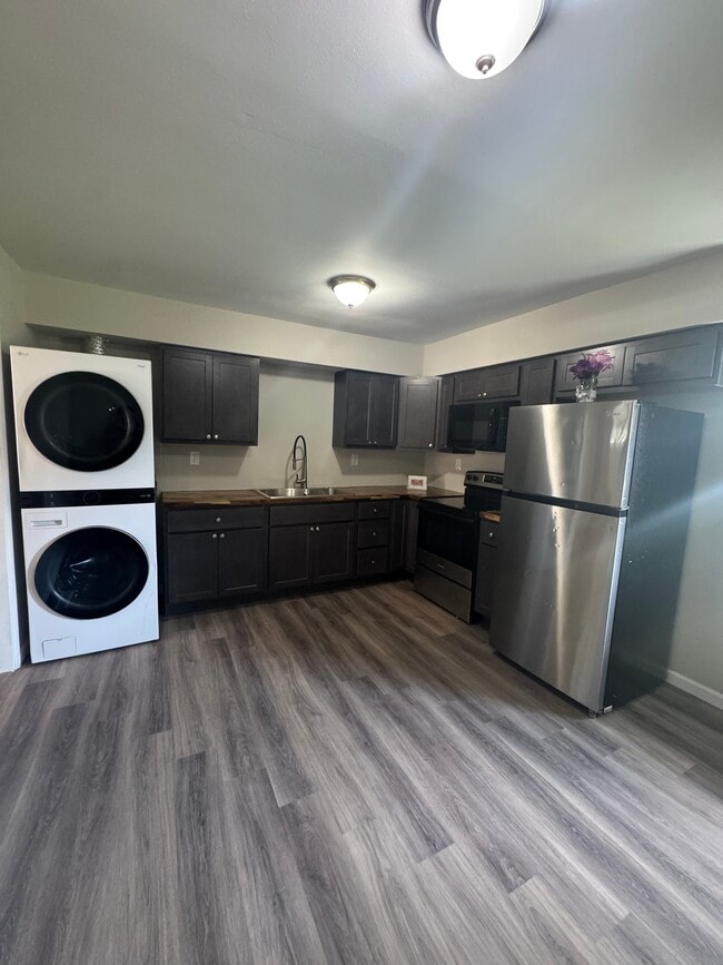 2200 Glen Dr
