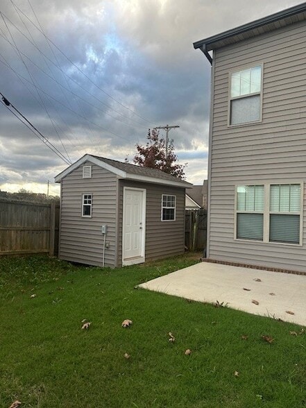 112 NE Bellingham Dr