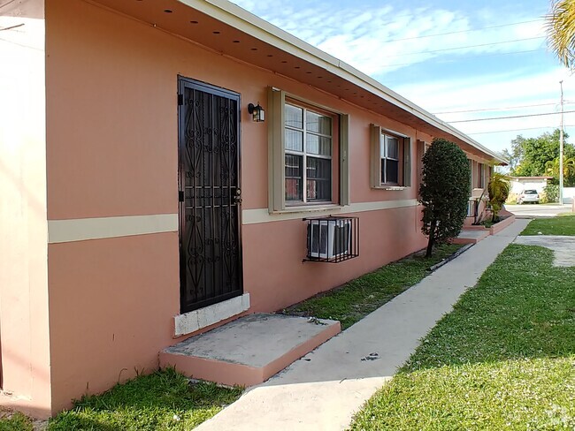 Building Photo - 3190 NW 135th St Unit # 3 Rental