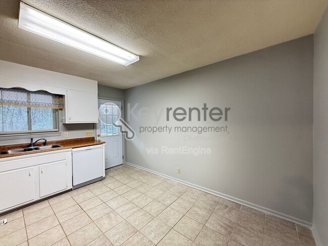 Photo - 550 Alexander Dr Unit B