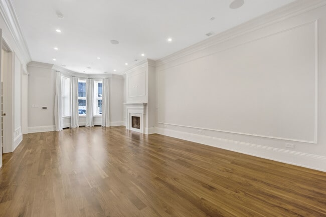 Photo - 105 W Chestnut St