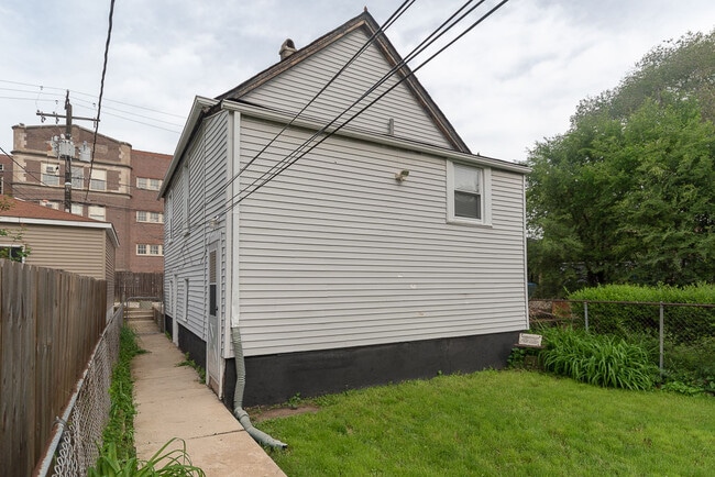 Building Photo - 1722 N Kimball Ave Rental