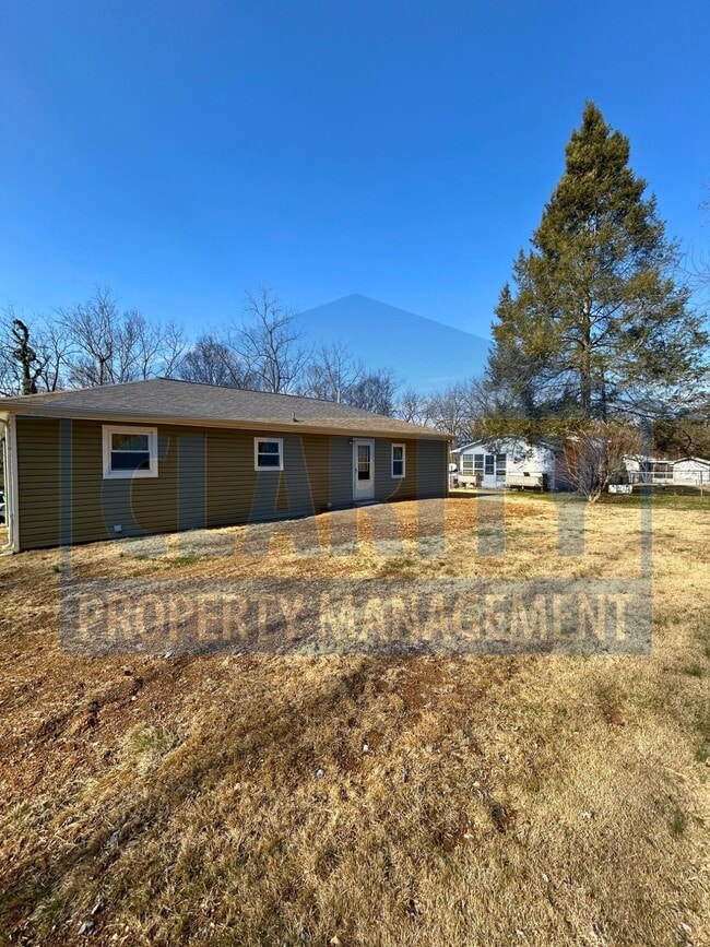 Photo - 901 Westover Dr SW