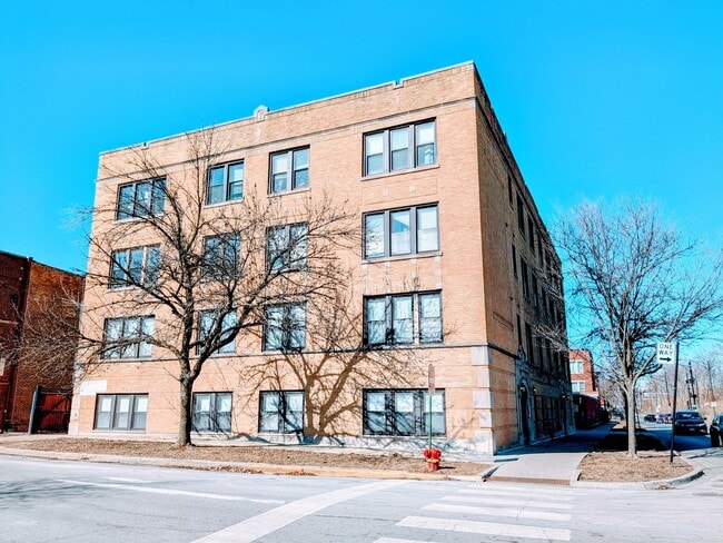 Building Photo - 6146 N Ravenswood Ave Unit 3E