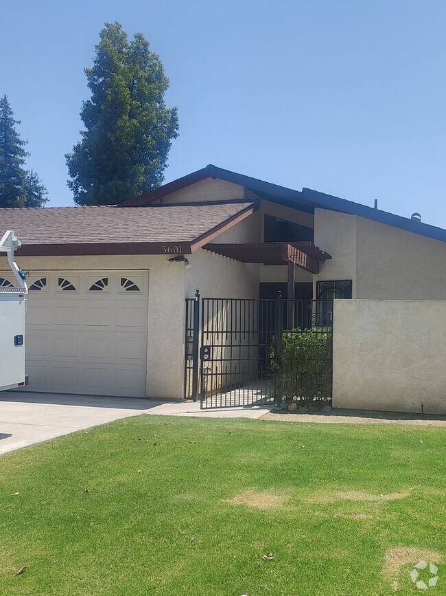 Building Photo - 3 bedroom 2 Bathroom Rental