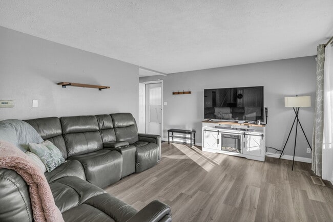 Photo - 1992 Afton Cir