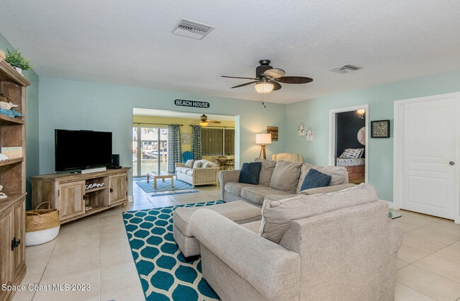 Photo - 187 Jamaica Dr