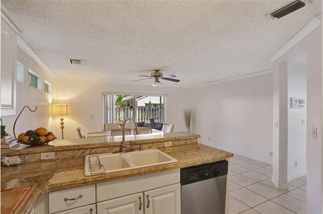 Photo - 3385 Seabreeze Ln