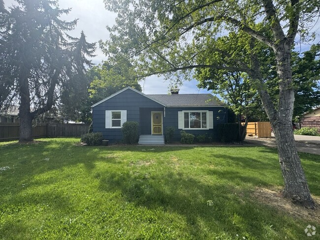 Building Photo - 2782 Stark St Rental