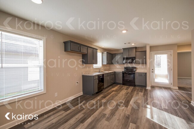 1366 Maxwell Cir