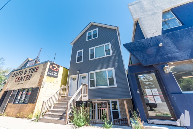 Building Photo - 2437 N Ashland Ave Unit 1F