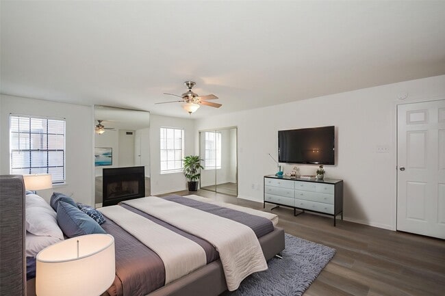 Building Photo - 9850 Pagewood Ln Unit 1806