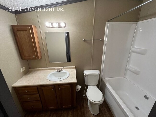 Photo - 183 Coachlight Dr